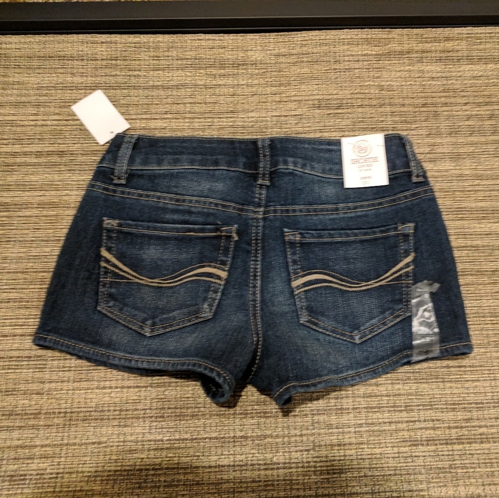 Shorts - Picture 3 of 3